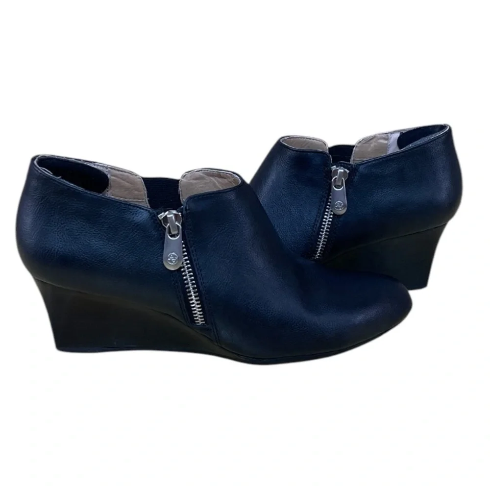ADRIENNE VITTADINI Black Woman’s Wedge Heel Ankle Boots Size 8